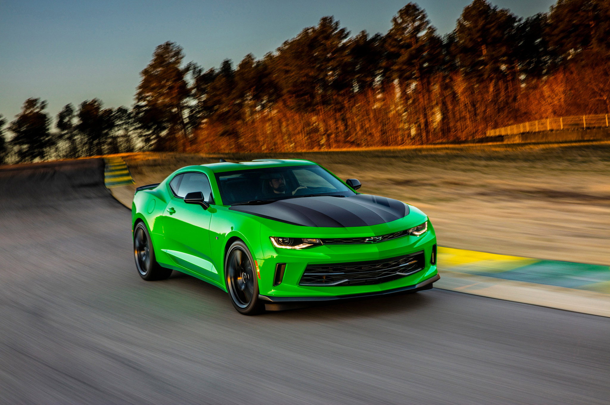 First Look 2017 1le Camaro Track Pack 001 2017 Camaro 1le Track Pack Green Ss
