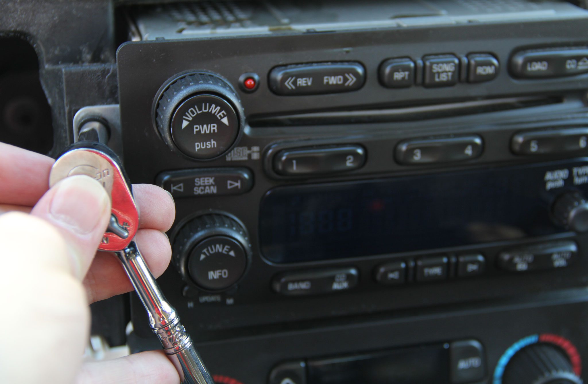 How To Install An Aftermarket Radio In A Trailblazer Ss 2008 Chevrolet Trailblazer Ss Radio Install 09